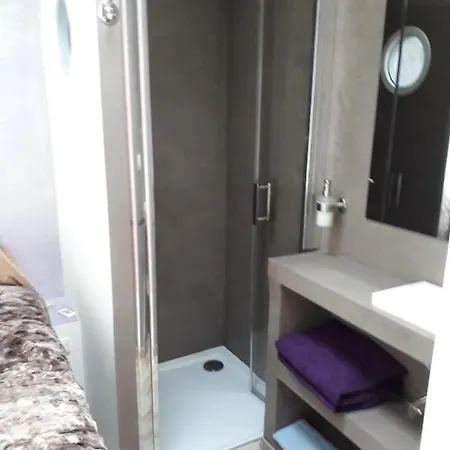 D'hotes Naturiste, Village Naturiste Cap D'agde, Draps, Serviette, Café, Menage Inclus En Fin De Sejour Bed & Breakfast