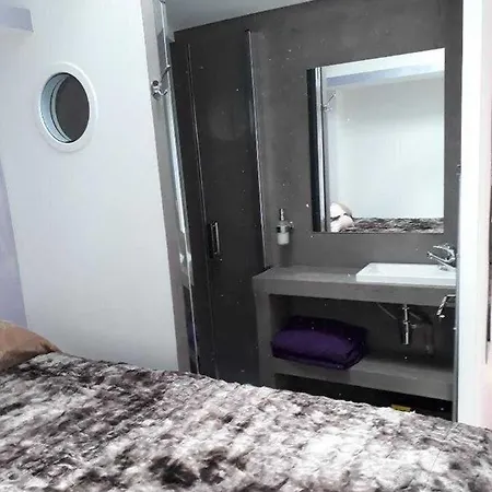 Alojamento de Acomodação e Pequeno-almoço D'hotes Naturiste, Village Naturiste Cap D'agde, Draps, Serviette, Cafe, Menage Inclus En Fin De Sejour